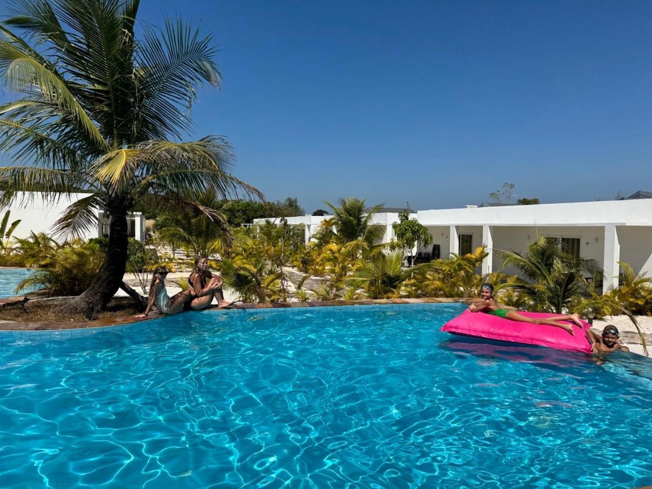 You&Me Resort Pagoda Beach Buitenkant foto